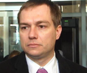 Babák zatáhl záchrannou brzdu restitucí. Podal ústavní stížnost na Němcovou